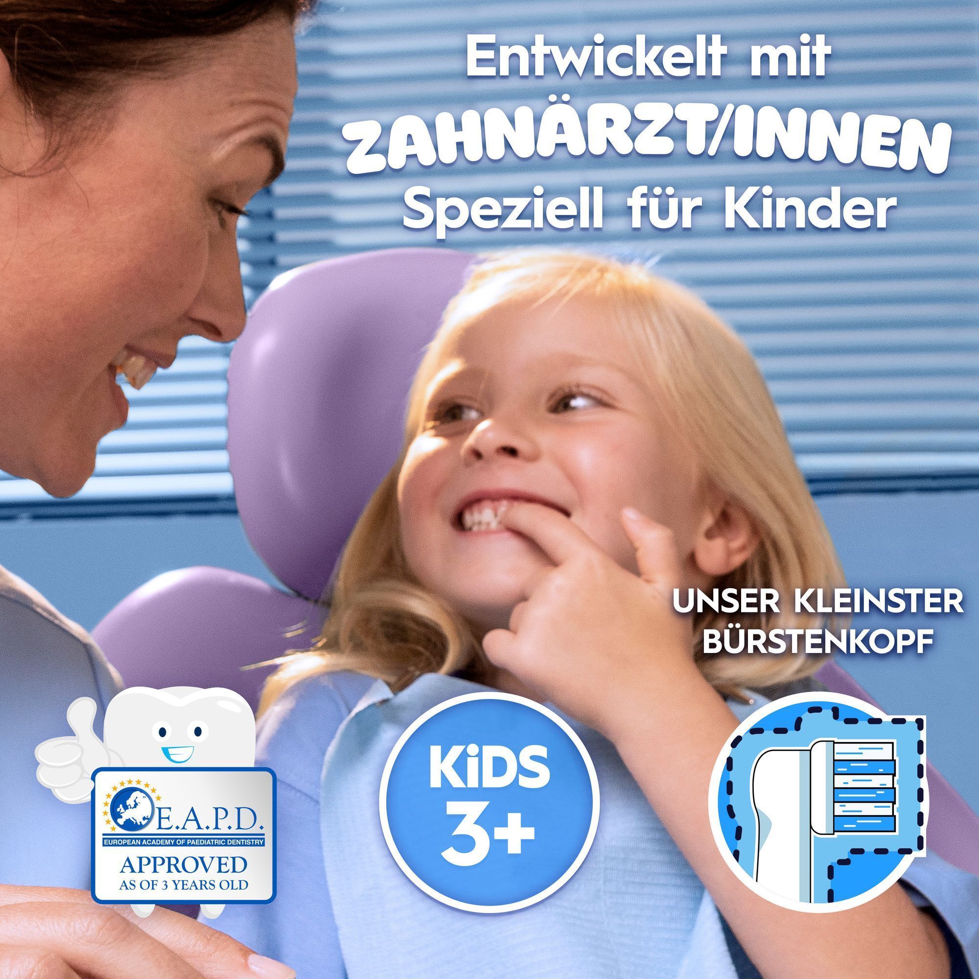 EAPD Logo ist vohanden. Ein Kind sitzt auf einem Zahnarztstuhl neben einem Zahnarzt und zeigt eine iO kids 6+ Zahnbürste.