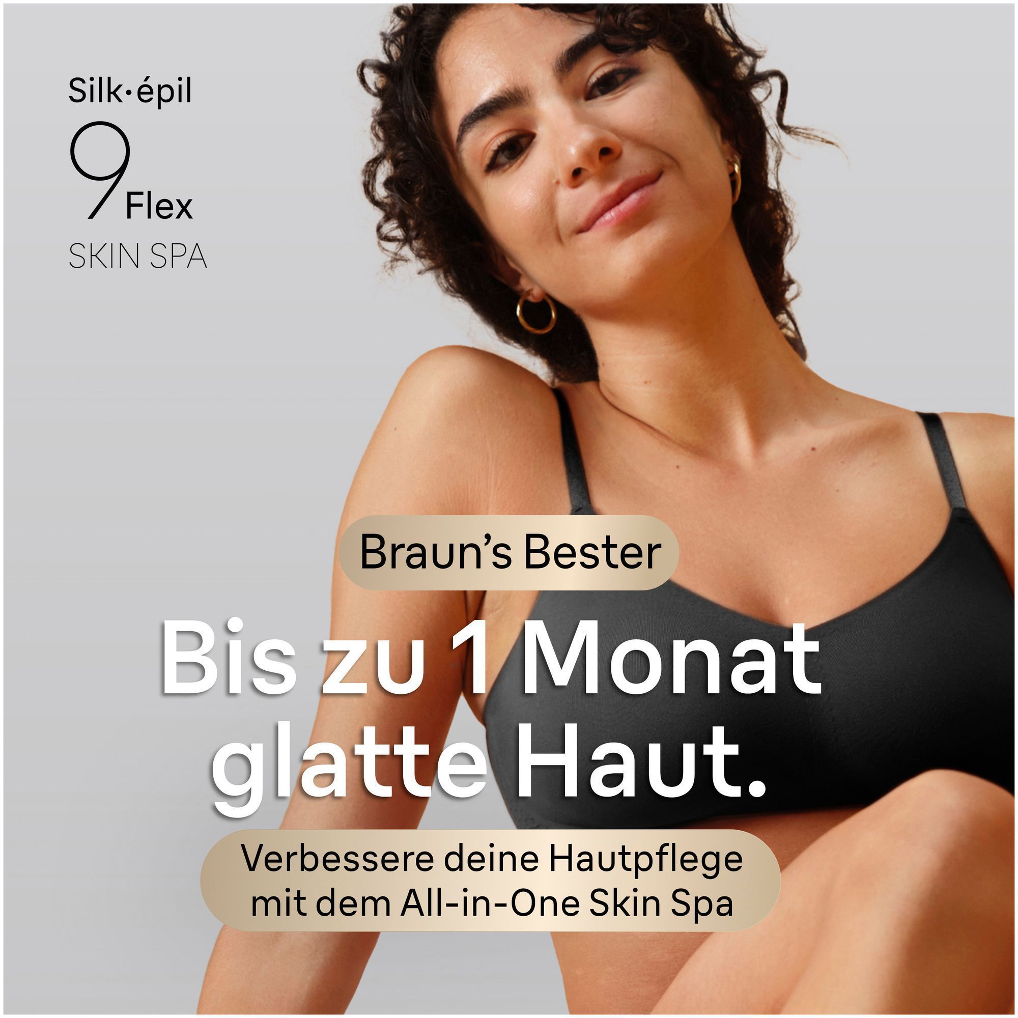 Frau verwendet den Silk-epil 9 Flex BÃ¼rstenaufsatz, um ihr DekolletÃ© zu peelen.
