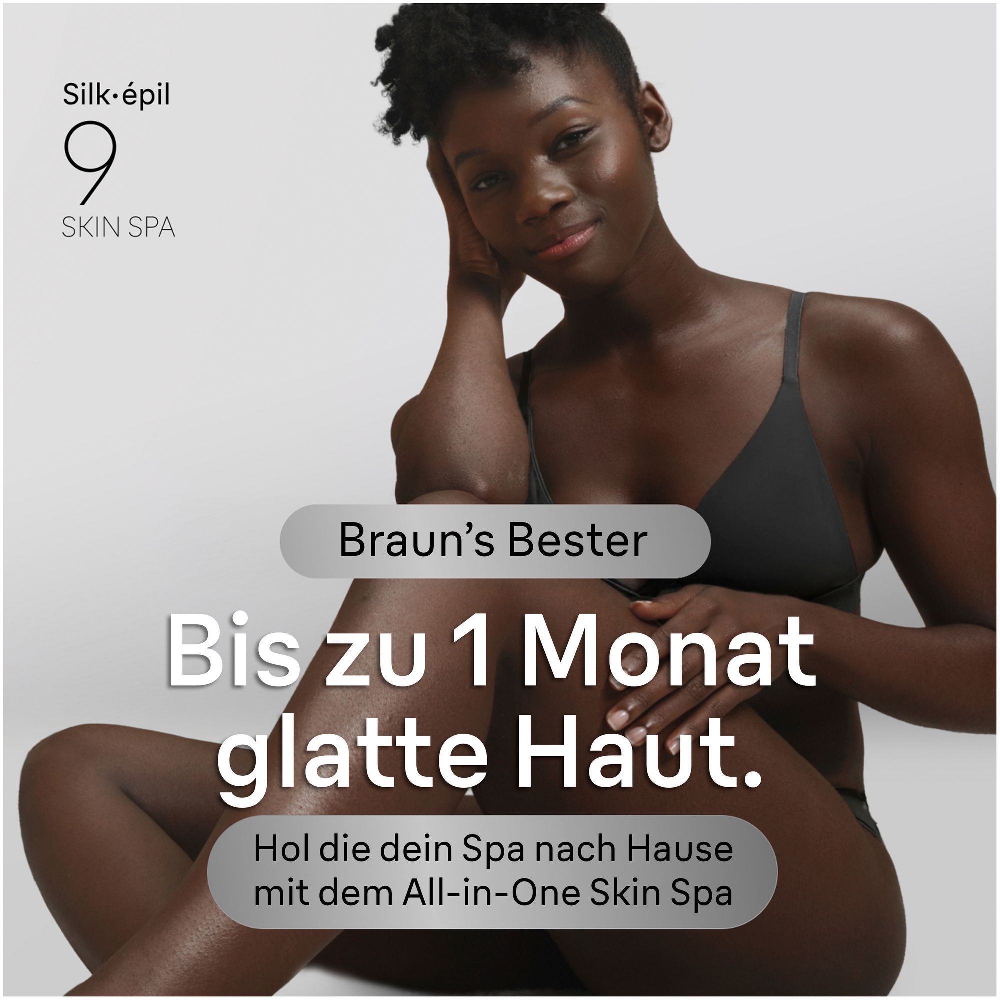 Frau verwendet den Silk-epil 9 BÃ¼rstenaufsatz, um ihr DekolletÃ© zu peelen.