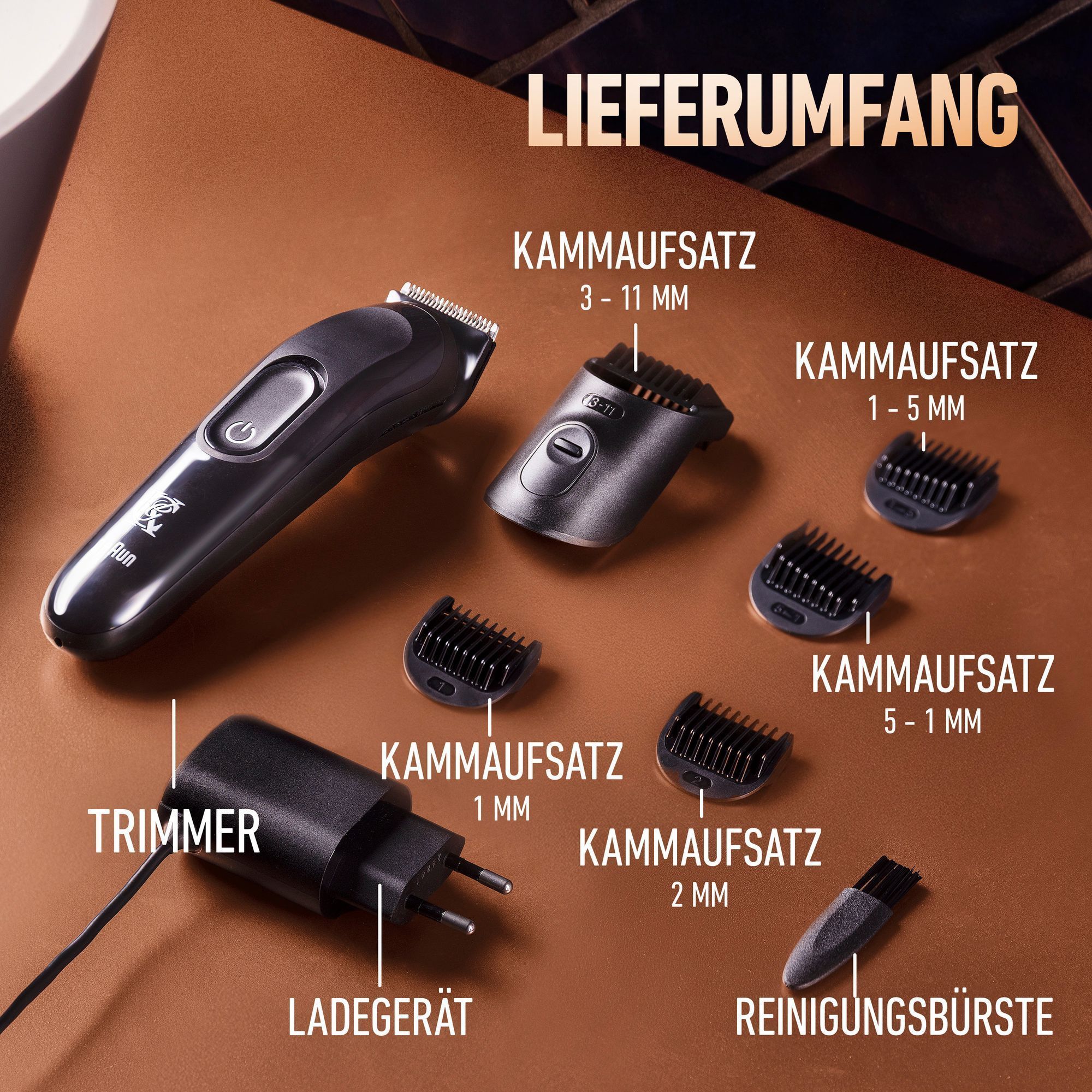 Die Basis-Trimmer-Box mit LadegerÃ¤t, ReinigungsbÃ¼rste und 5 KÃ¤mmen sind auf einer kupferfarbenen BadoberflÃ¤che angeordnet
