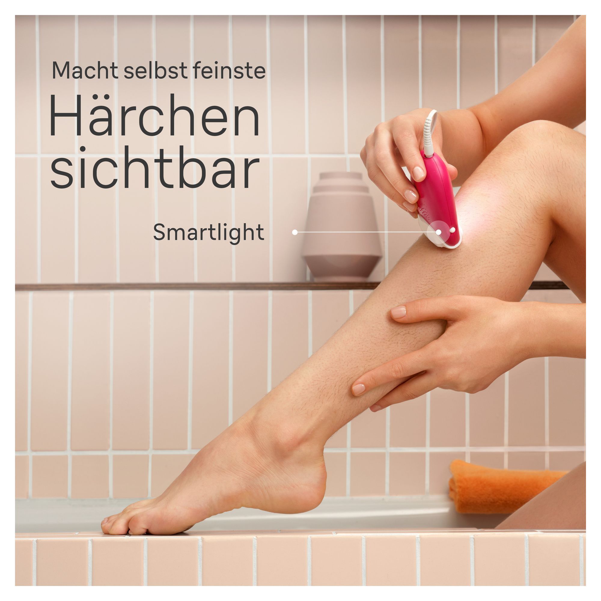 Braun Epilierer im Einsatz, der dank Smartlight selbst feinste Härchen sichtbar macht.